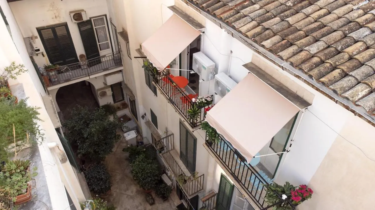 Regina Suite Palermo 0*,  Italia